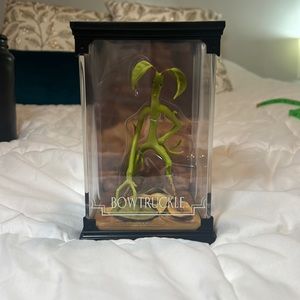 Warner Brother Bowtruckle Figurine